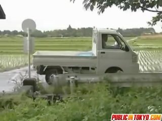 Japonez milf este inpulit pe o camion