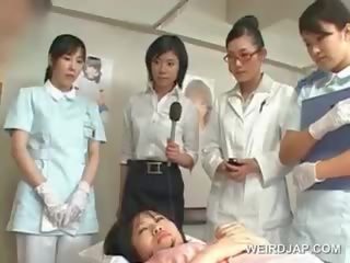 Asiática morena miúda golpes peluda pica-pau em o hospital