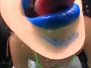 اليابانية أزرق أحمر الشفاه (spitting-fetish)