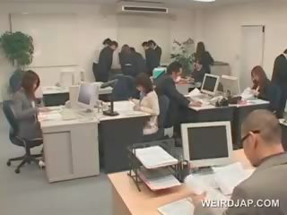 Miellyttävä aasialaiset toimisto kauneus saa seksuaalisesti kiusoitteli at työ