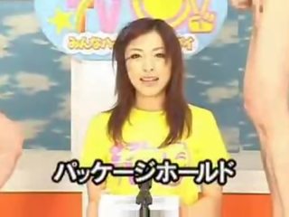 اليابانية newscasters الحصول على هم فرصة إلى يلمع في ألام الظهر تلفزيون