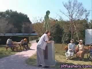 Őrült japán bronze statue moves