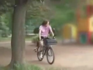 Japonesa damisela masturbado mientras cabalgando un specially modified x calificación película bike!