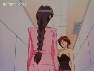 Rambut pirang animasi pornografi lesbian penyusunan di luar dengan sebuah cantik muda perempuan