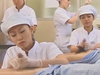 Japonesa enfermeira slurping ejaculações fora de sexualmente aroused prick