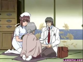 Hentai verpleegster zuigt en krijgt geneukt buitenshuis