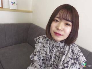 Ayumi en son coulage canapé entretien à devenir une réel japonais cochon vidéo modèle, non censurée, pipe, chatte léchage