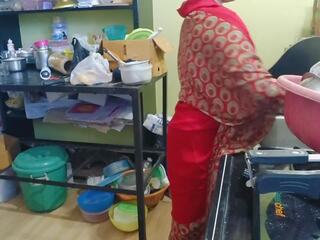 Мой bhabhi примамлив и аз прецака тя в кухня когато мой брат беше не в вкъщи